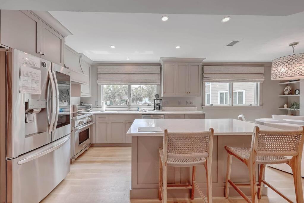 New Listing! Seagrove Villa 3A - Luxurious Ocean View! Isle of Palms Extérieur photo